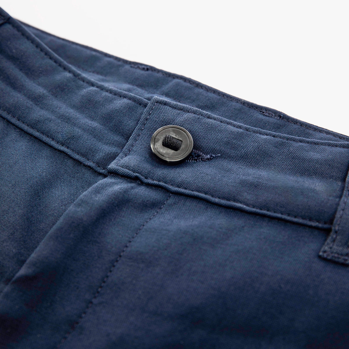 Close-up of åäö’s Shorts in Deep Blue, highlighting the precision-crafted waistband and reinforced button detail.