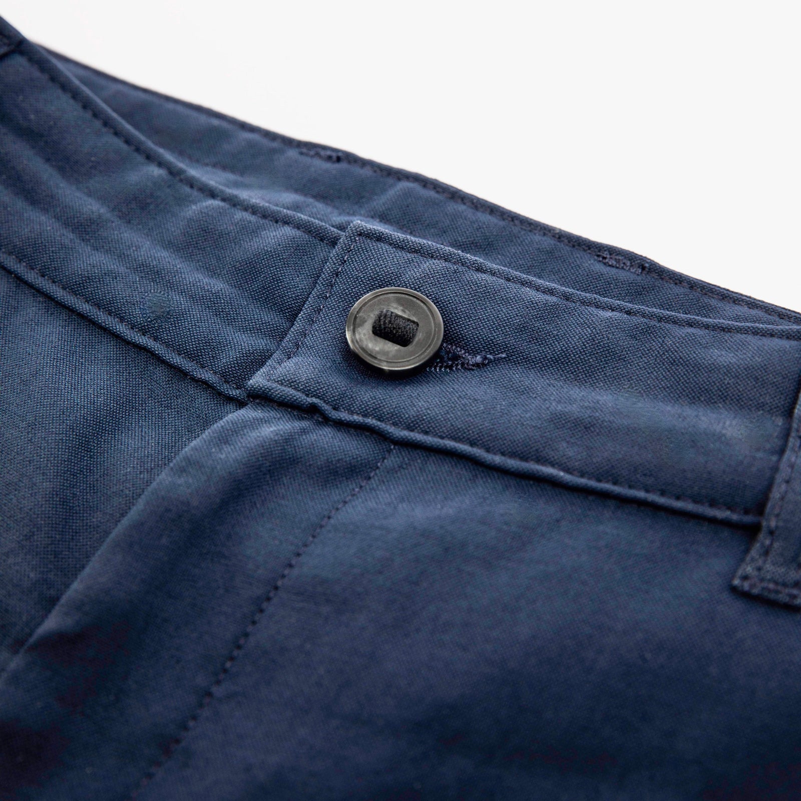 Close-up of åäö’s Shorts in Deep Blue, highlighting the precision-crafted waistband and reinforced button detail.